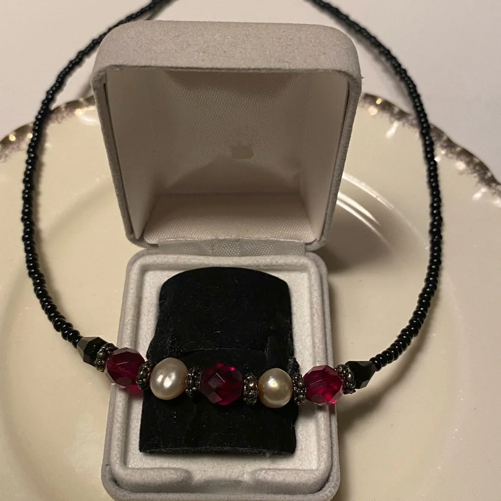 💛 Tara Designs Czech round shaped glass beads, FWCPs black seed beads necklace. - Picture 3 of 4